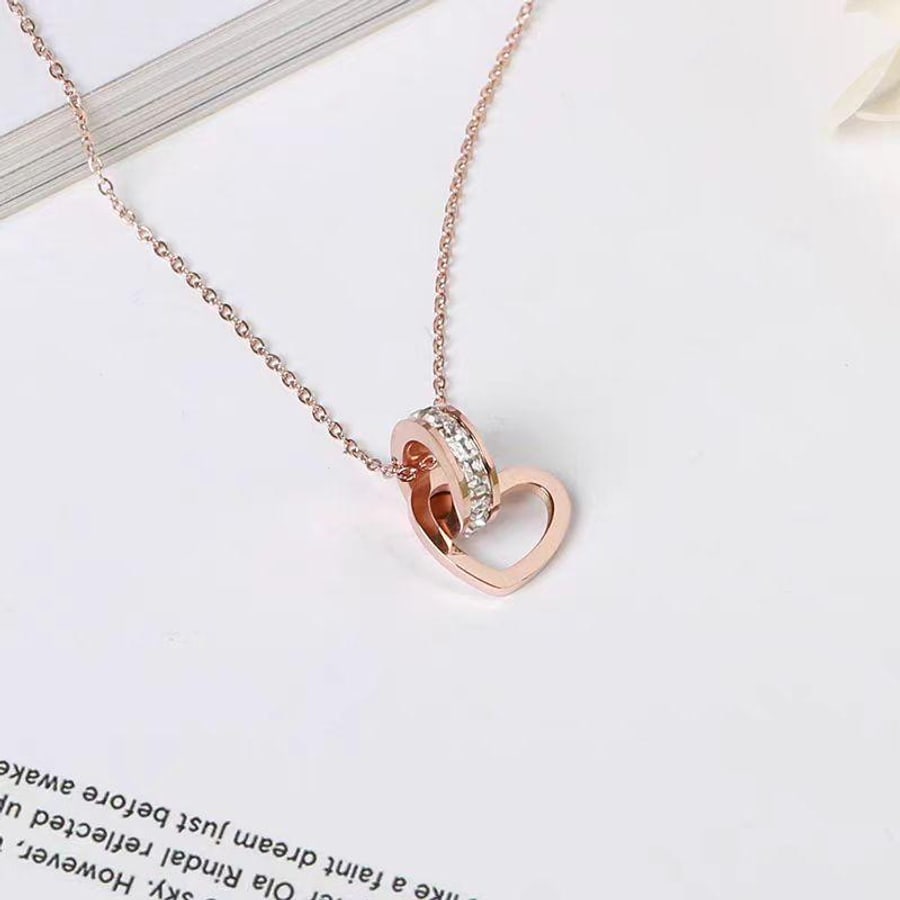 Cadena tono oro rosa con dije de corazon
