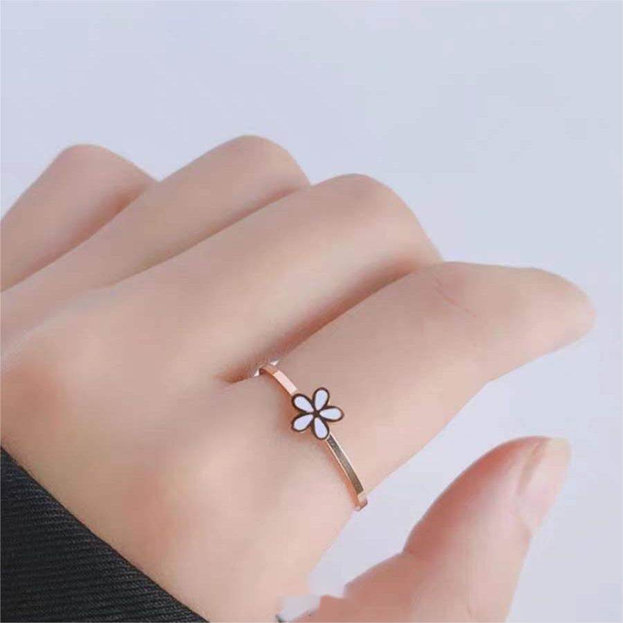 Anillo de acero inoxidable dorado